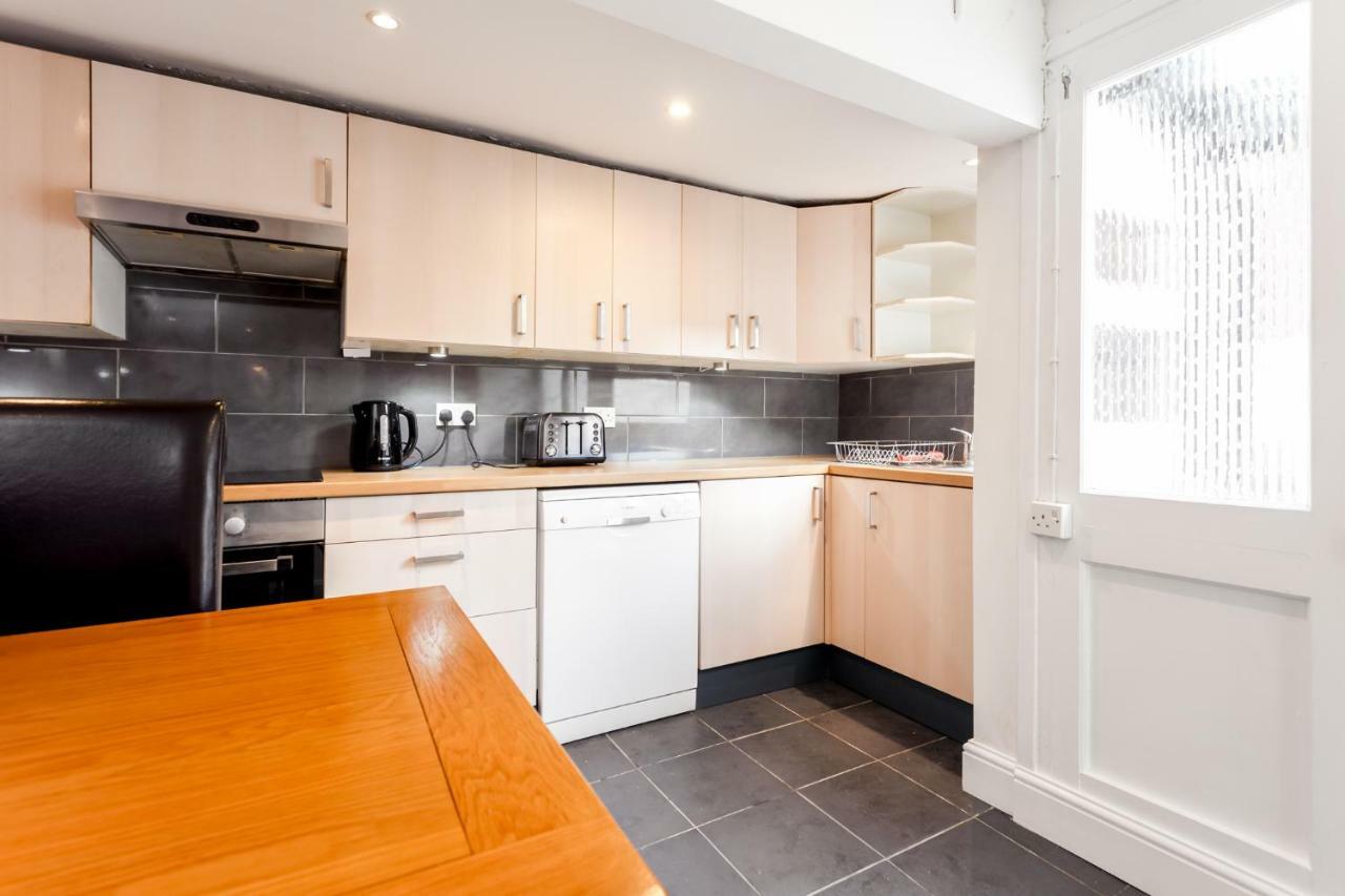 Gorgeous Town Centre Apt With Courtyard Garden Bournemouth Exterior foto